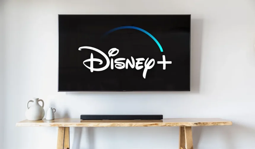 Disney+ na TV uređaju. Prikaz Disney Plus streaming platforme na TV