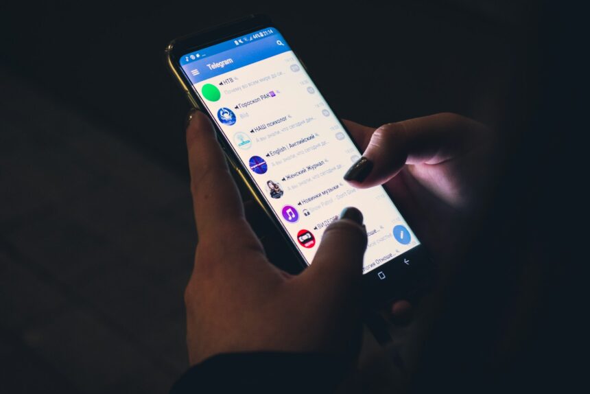 Aplikacija Telegram na pametnom telefonu