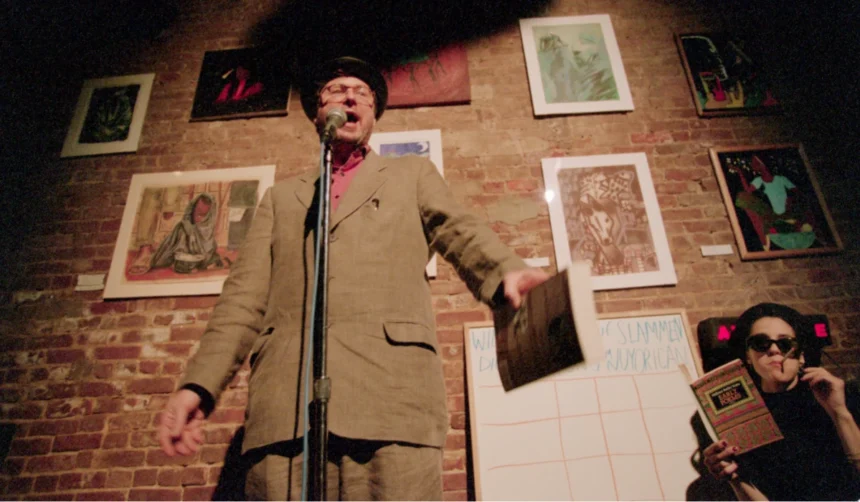 Čitanje poezije u Nuyorican Poets kafeu