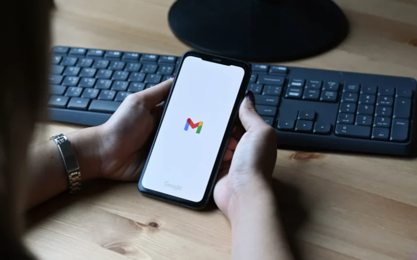 Gmail aplikacija na pametnom telefonu iPhone 11 Pro
