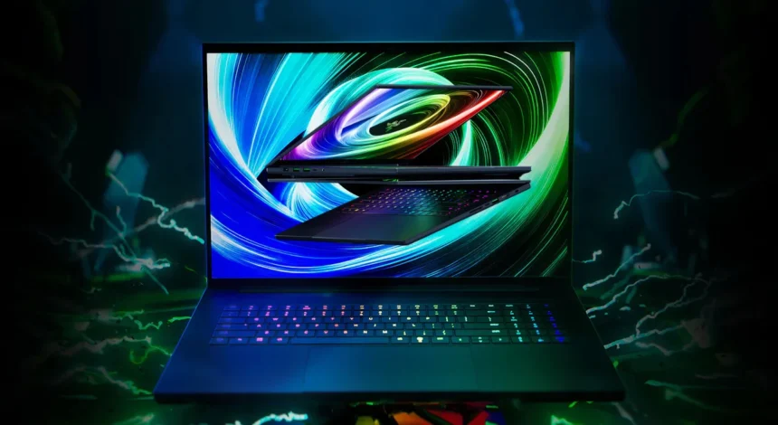 Razer Blade 18 u pozadini prikazuje na svom ekranu Razer Blade 16 gaming laptop