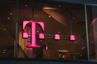 Logo kompanije T-mobile na jednom od njihovih prodajnih mjesta