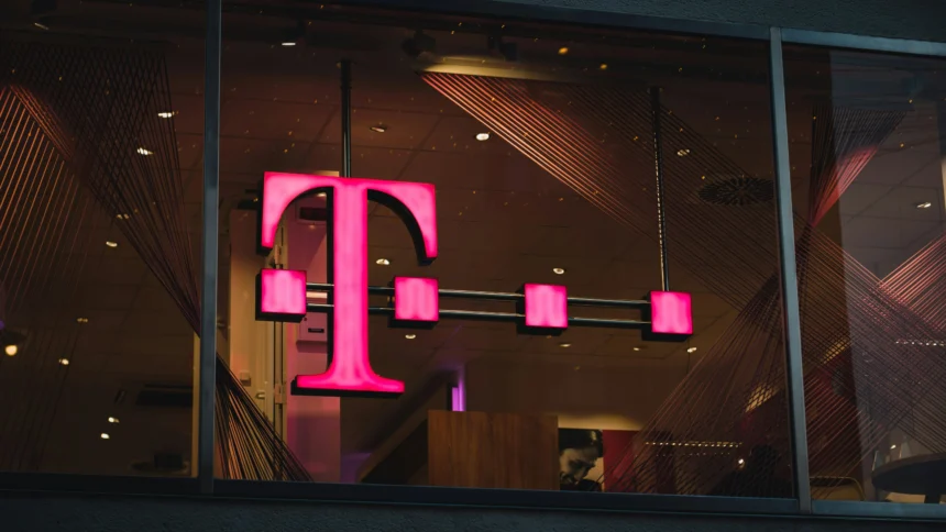 Logo kompanije T-mobile na jednom od njihovih prodajnih mjesta