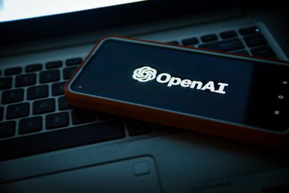 pametni telefon, laptop, openai