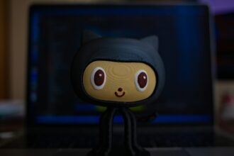 igračka u obliku github logotipa