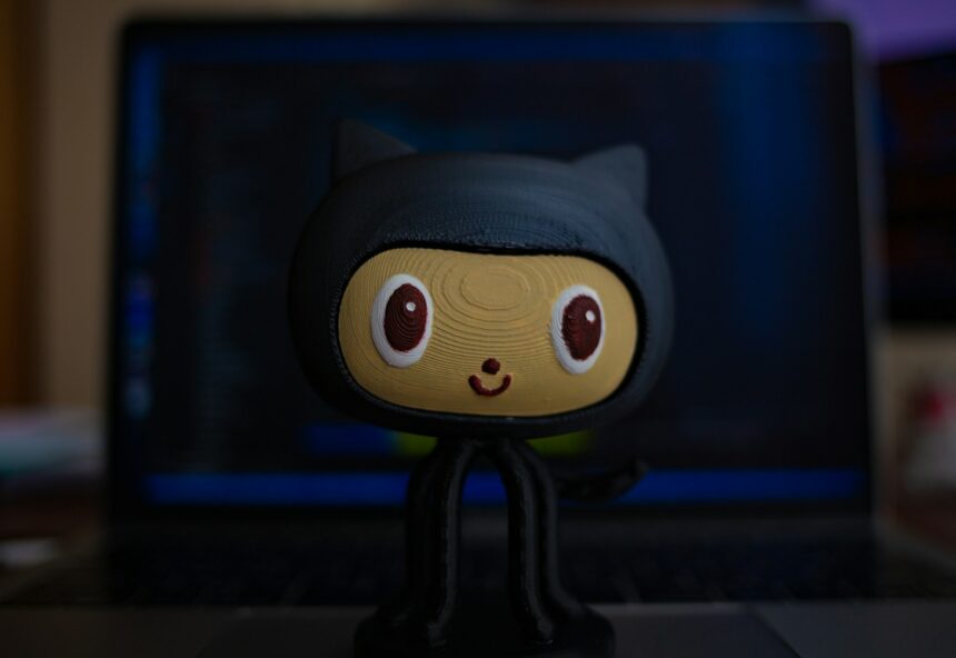 igračka u obliku github logotipa